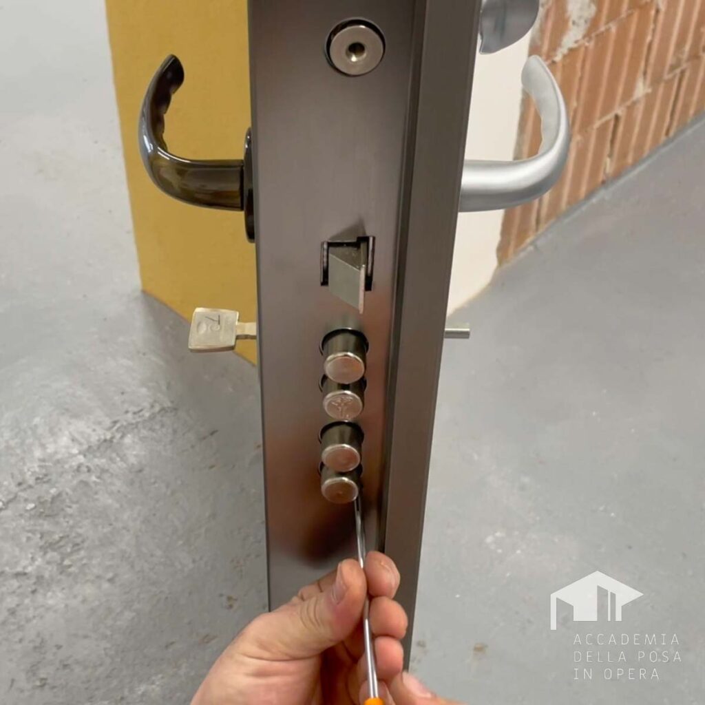Cambio serratura porta blindata: quanto costa e come fare?