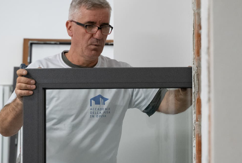 corso per montare le finestre