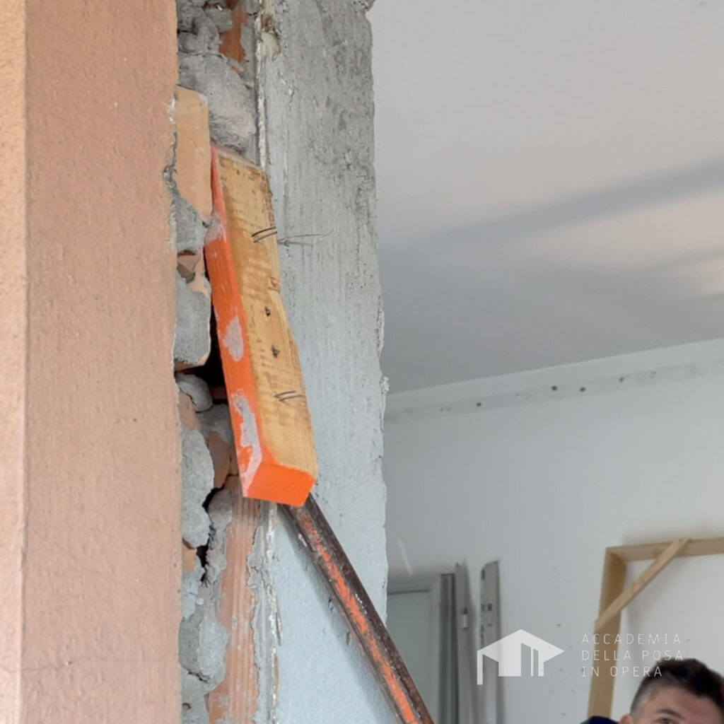 come smontare infisso in legno